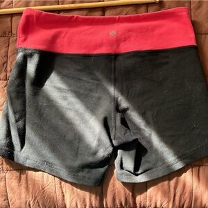 Lululemon Groove Shorts Size 6